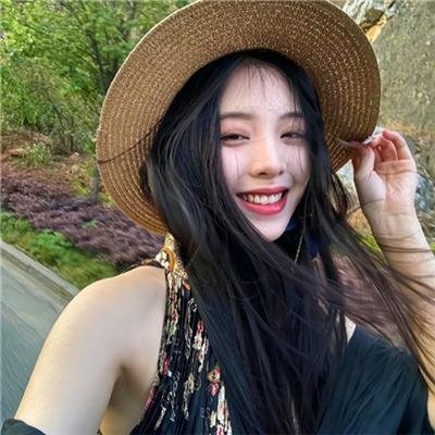 庇护棕榈树下